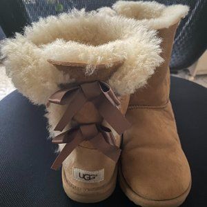 Ugg Tan Suede Back Bow Tie  Women's Size 5 Ankle Boots S/N 1017394K